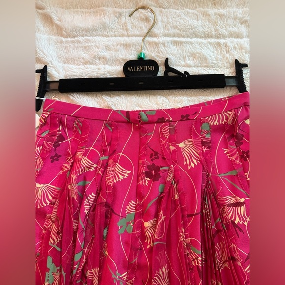 Valentino Pink Lotus Silk Skirt – Size IT 40 (US 4) – $3750 Retail NWT - Picture 7 of 9